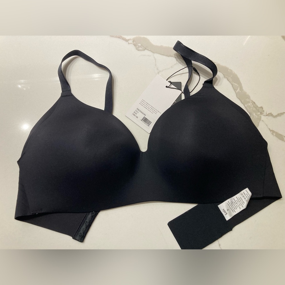NWT Knix WingWoman Black Seamless Bra, Size 6